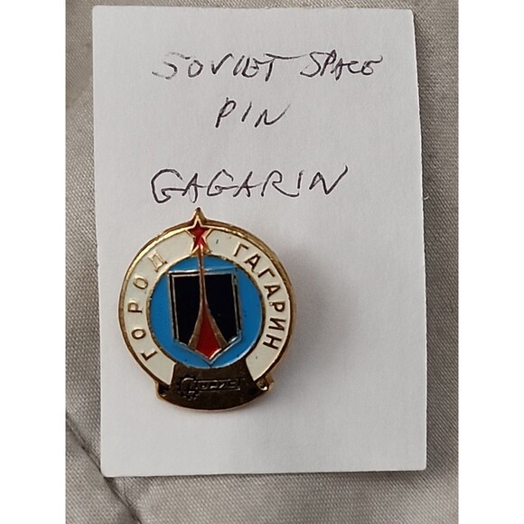 Vintage Soviet Space Pin Yuri Gagarin City USSR Enamel Badge Cold War - Picture 2 of 2
